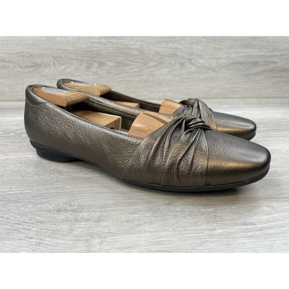 Clark's Women's Candra Gleam Flat Bronze Leather 11 Slip On Comfort Work Travel - Picture 1 of 10